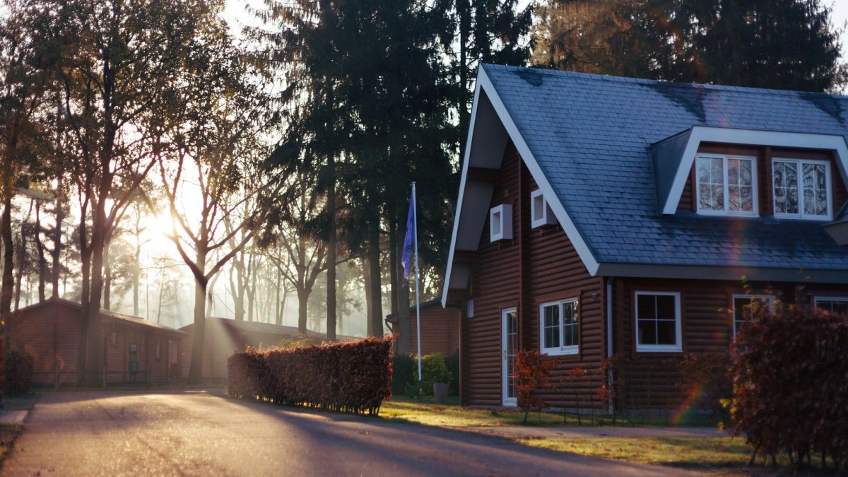 Så vet du att det är dags att måla om fasaden – checklista för villaägare