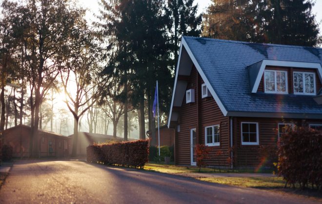 Så vet du att det är dags att måla om fasaden – checklista för villaägare